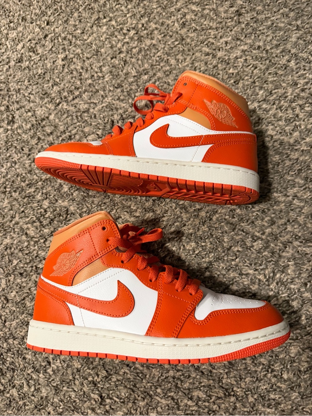 Women's jordan 1 size 8.5 Orange and White - Picture 2 of 4